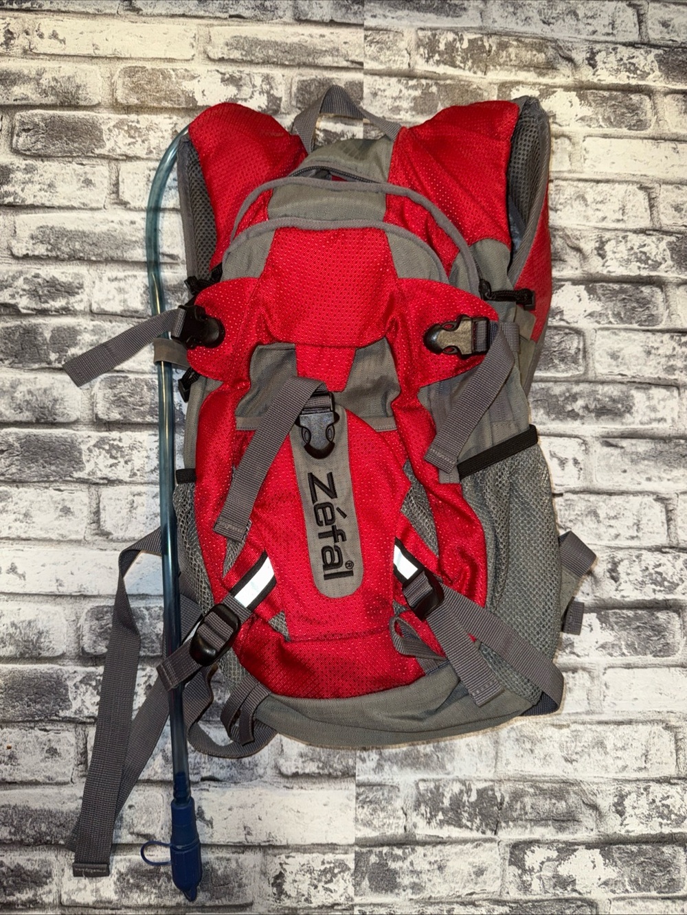 Zefal Outdoors Hiking Biking 2L Hydration Camel Water Bag Backpack Red Grey Used